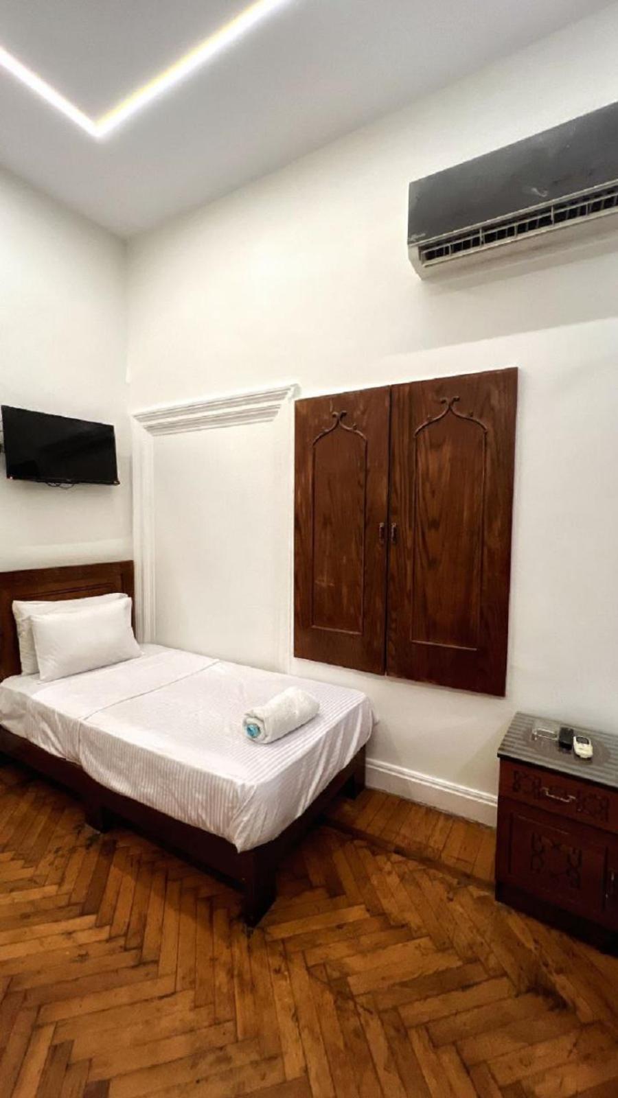 Minerva Grand Hostal