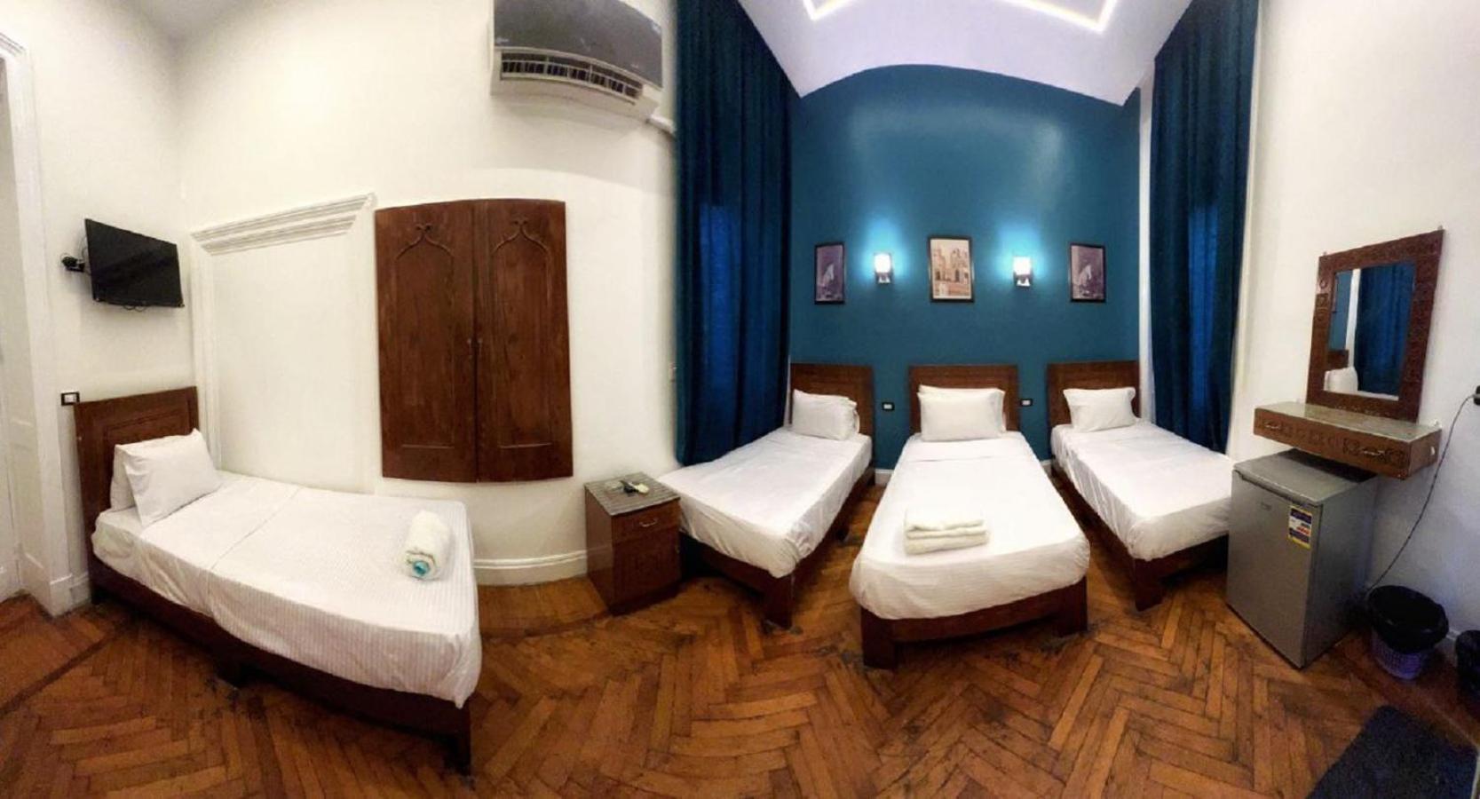 Minerva Grand Hostal *